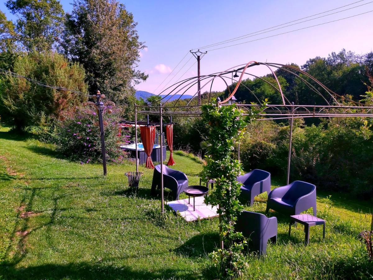 Bonbon Chambre D'Hotes Bed & Breakfast Saint-Julien-de-Lampon Exterior photo